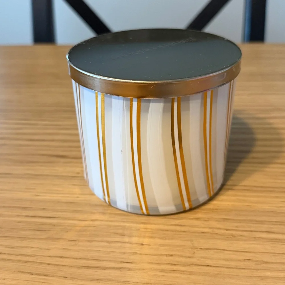 Bath & Body Works 3 Wick Candle. Merry Maple Bourbon.